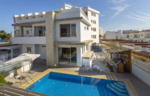 Villa 11 front e1719309261533