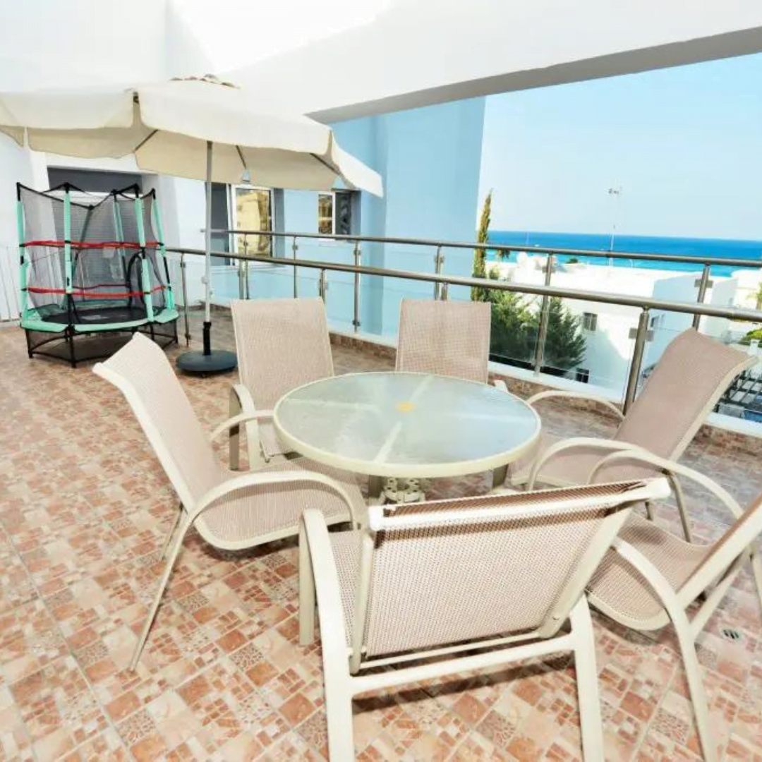 Apartment 3 Balcony square